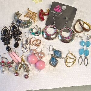 🍀M16 - 16 Pairs of Wearable Earrings